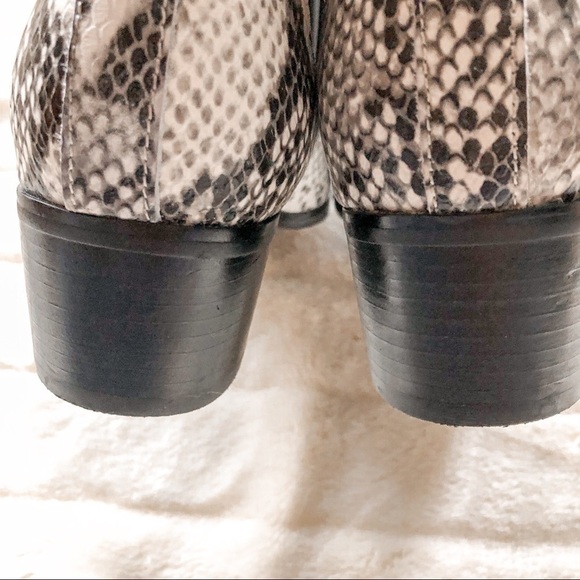 Blondo Emelia Snakeskin Print Waterproof Leather Ankle Boots Black White Size 8 - Picture 8 of 12